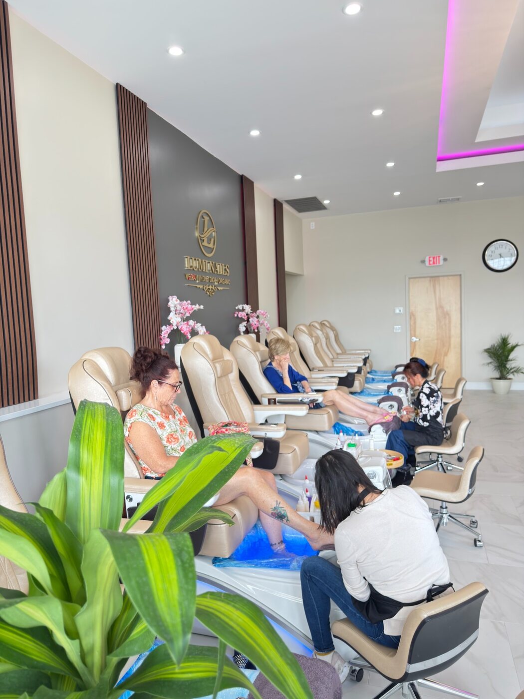 Custom manicure by a Lumi Nails artist